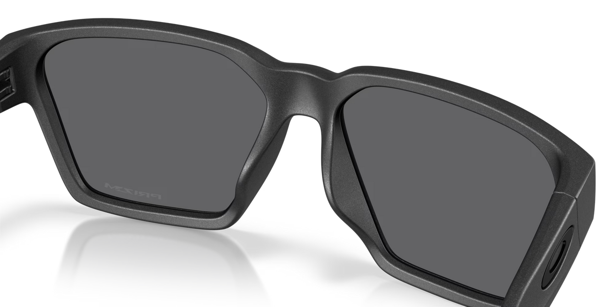 Oakley Briza